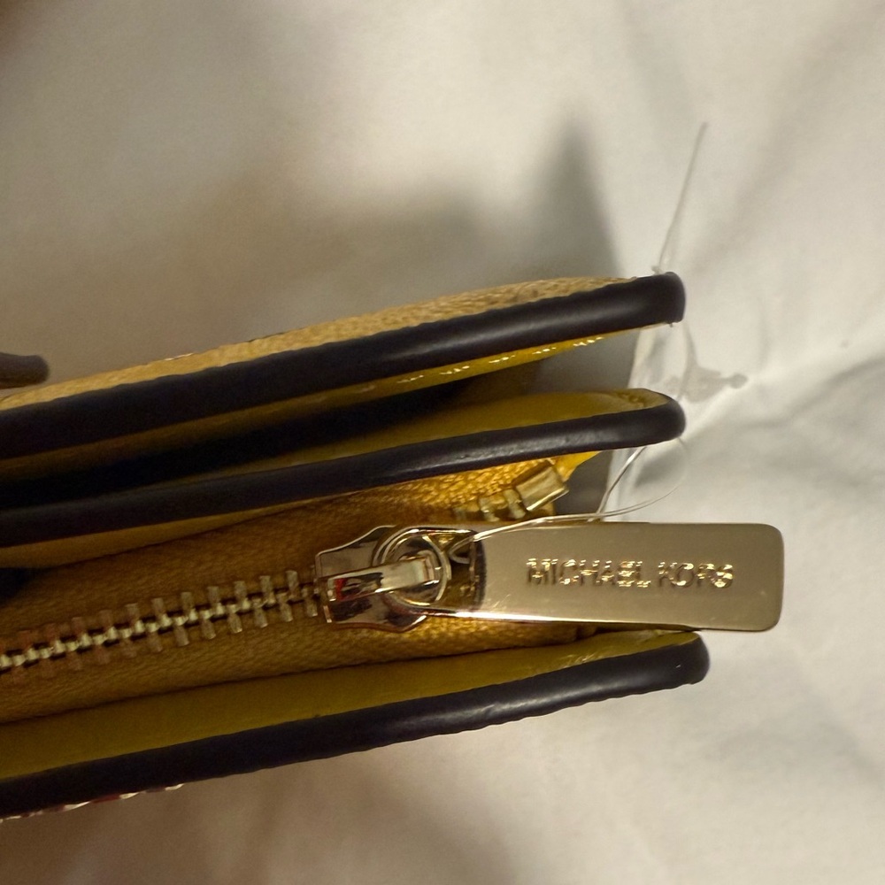 Michael by Michael Kors NWT Bifold Zip Coin wallet Stunning Yellow canvas! - Picture 4 of 10